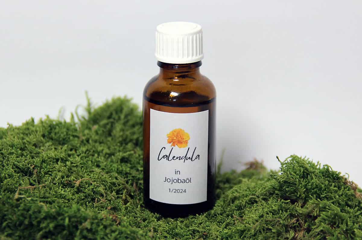 Fläschchen mit Ringelblumenöl